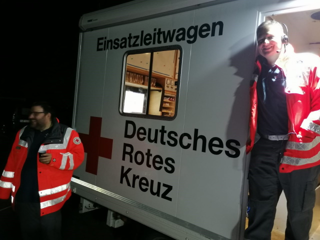 Einsatzleitwagen und Personal